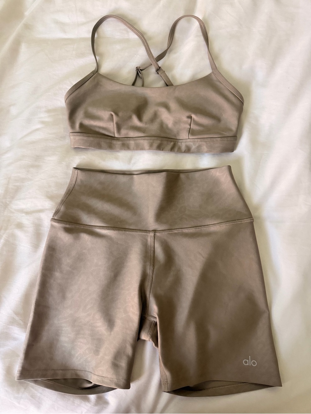 ALO Yoga activewear set in Gravel, size S